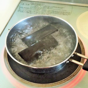 竹炭を煮沸